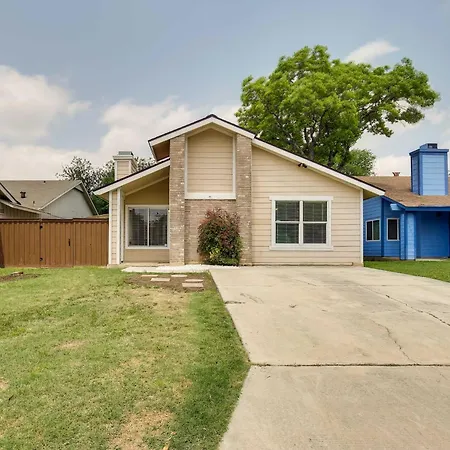 Sunny San Antonio Home With Backyard And Patio!